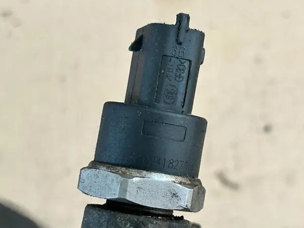 Brandstofdruksensor Renault Scenic II Megane II 1.9 DCI H8200418270 image 3