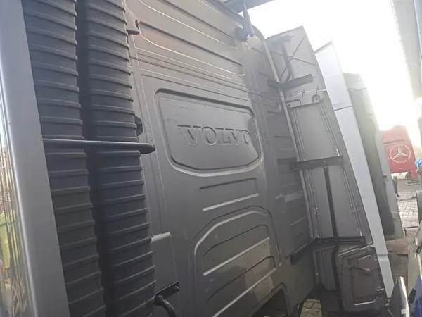 Cabine Volvo FH4 Globetrotter OEM 84176742 - Occasion image 3