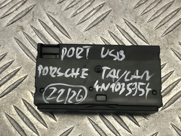 Port USB Porsche OE 4N1035954 pour Taycan image 8