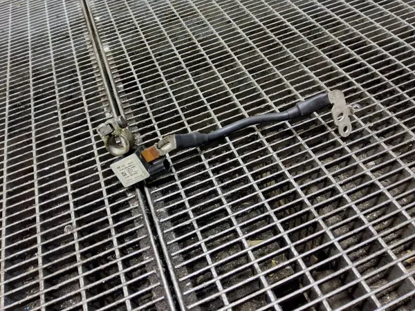 Kia Minuspol-Klemme OEM 37180-A6000 image 2