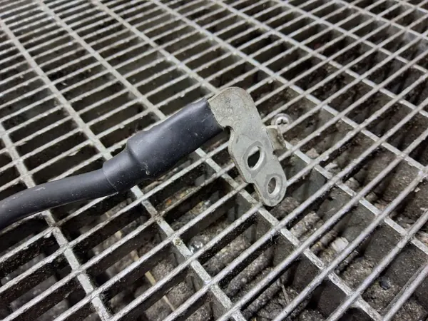 Kia Minuspol-Klemme OEM 37180-A6000 image 3