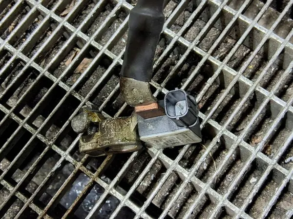 Kia Minuspol-Klemme OEM 37180-A6000 image 4