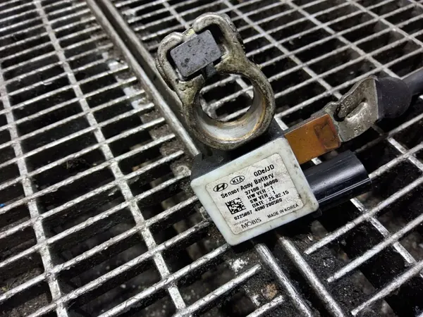 Kia Minuspol-Klemme OEM 37180-A6000 image 5