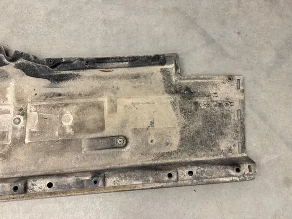 Nedre Höger Skydd Audi A6 C7 OEM 4G0825208 image 3