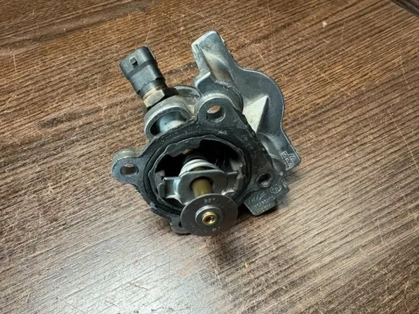 Iveco Daily 2.3 HPI termostatventil OEM 504387382 image 4