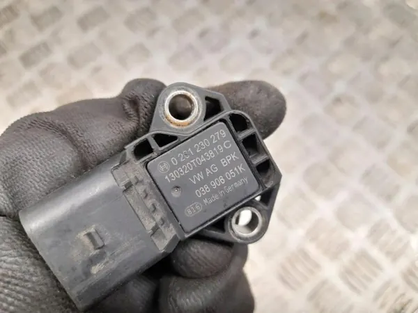Capteur de pression d'air Audi Q5 SQ5 OEM 038906051K image 4