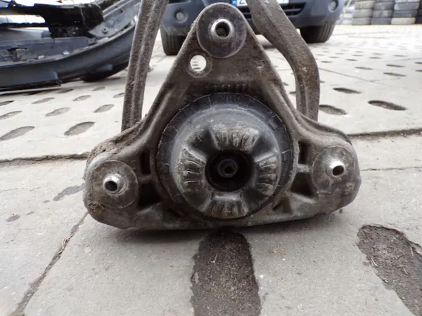 Audi A4 B6 Shock Mount OEM B6 8E0412383 image 3