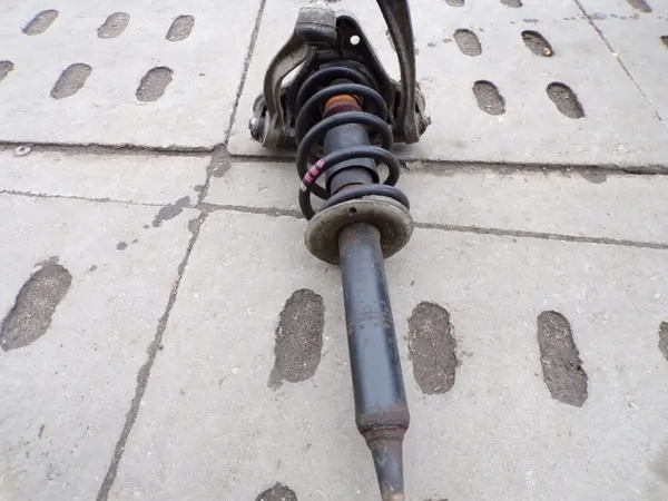 Audi A4 B6 Shock Mount OEM B6 8E0412383 image 4