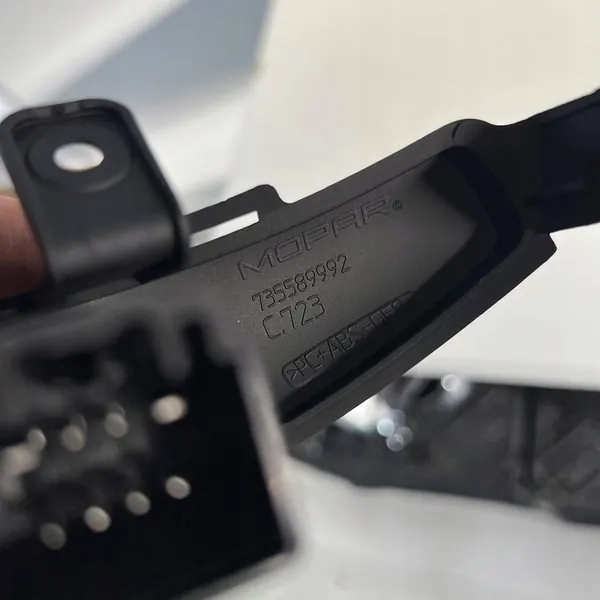 FIAT 500X USB AUX Panel 735589992 image 10