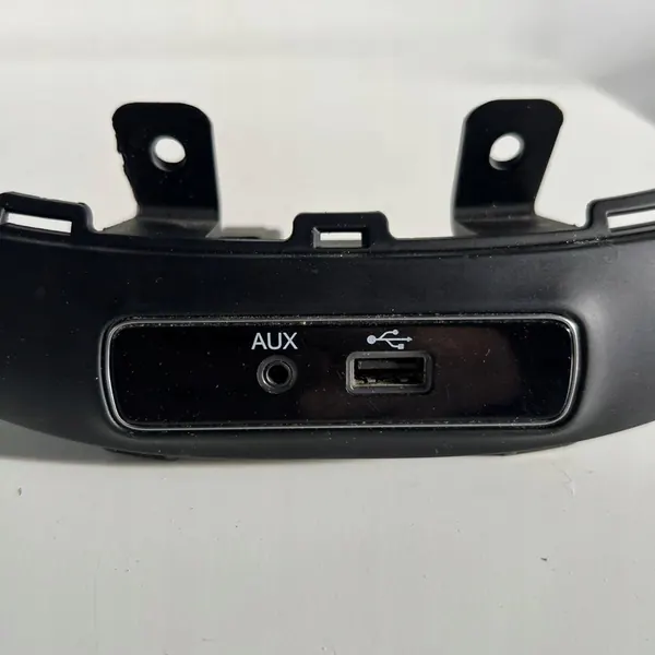 FIAT 500X USB AUX Panel 735589992 image 4