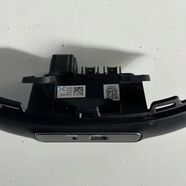 FIAT 500X USB AUX Panel 735589992 image 5