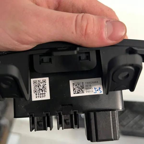 FIAT 500X USB AUX Panel 735589992 image 9