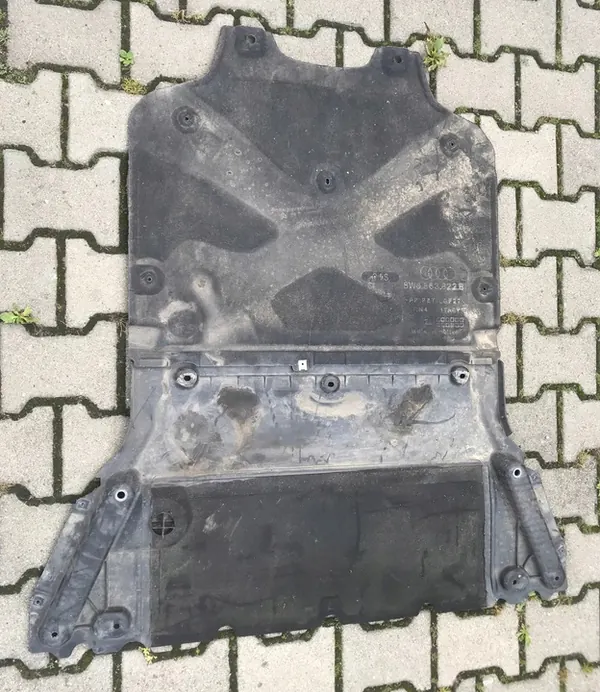 AUDI A4 A5 Motorplåt 8W0863821F 8W0863822B image 2