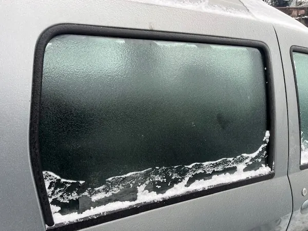Vitre porte arrière droite Dacia Logan I OEM AK-12-723407 image 3