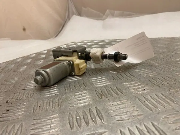 Moteur de réglage de siège Mitsubishi Outlander image 5