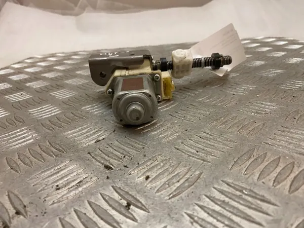Moteur de réglage de siège Mitsubishi Outlander image 9