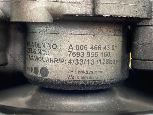 Servostyrningspump Mercedes W204 M271 A0064664301 image 5