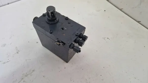Bomba elevadora cabina Scania OEM 2851571 - Usado image 2
