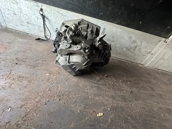 Versnellingsbakdeksel Opel Astra K 1.6 CDTI OEM 55590757 image 3