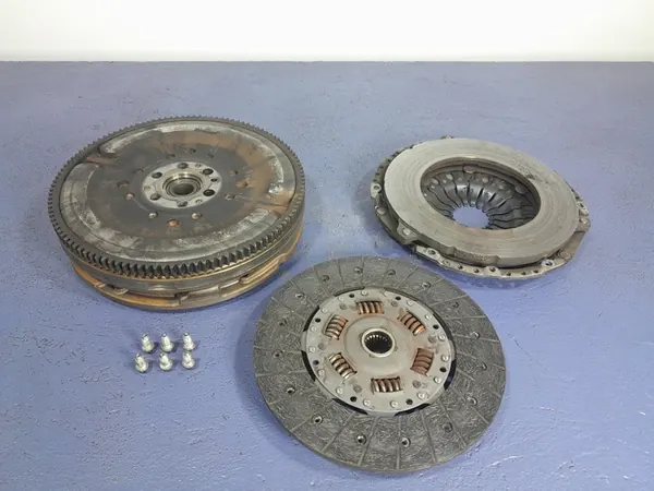 OPEL INSIGNIA B 2.0 CDTI Kaksoismassaväylä 55484450 image 3