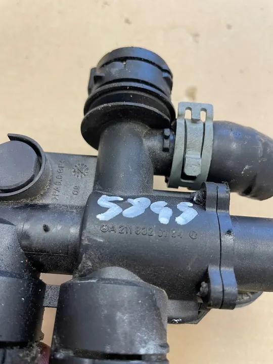 Válvula de control de refrigerante Mercedes-Benz OE A2118320684 image 2