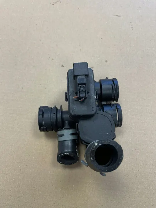 Válvula de control de refrigerante Mercedes-Benz OE A2118320684 image 3