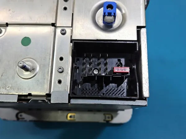 OEM 1K0035198C Tehdasradio VW Passat B6:lle image 10