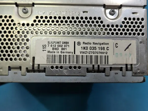 OEM 1K0035198C Tehdasradio VW Passat B6:lle image 7