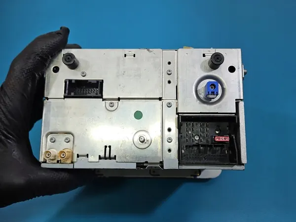 OEM 1K0035198C Tehdasradio VW Passat B6:lle image 9