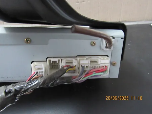 Mudador CD Toyota usado OEM 86841-53041 Avensis image 4
