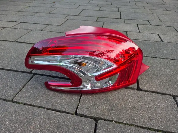 PEUGEOT 208 I Luz Trasera Izquierda Completa 9672628280-03 image 2