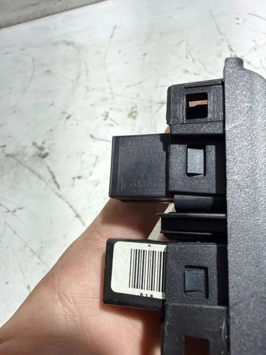 Tomada AUX Volvo OEM 8M5T19A164 para XC60 2011 image 10