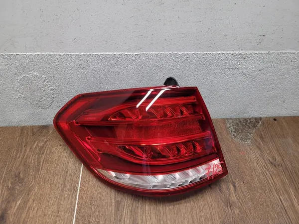 Mercedes E W212 LIFT KOMBI Linker Achterlicht image 7