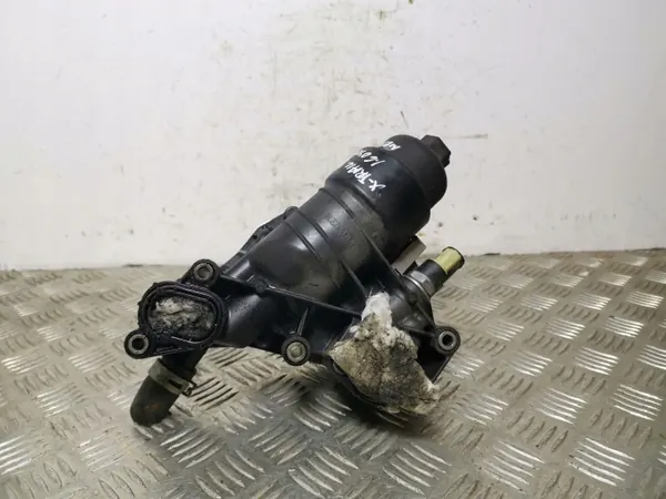 Nissan Oljefilterbas OEM FOB16161 - Begagnad image 2