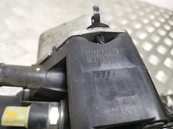 Nissan Oljefilterbas OEM FOB16161 - Begagnad image 3