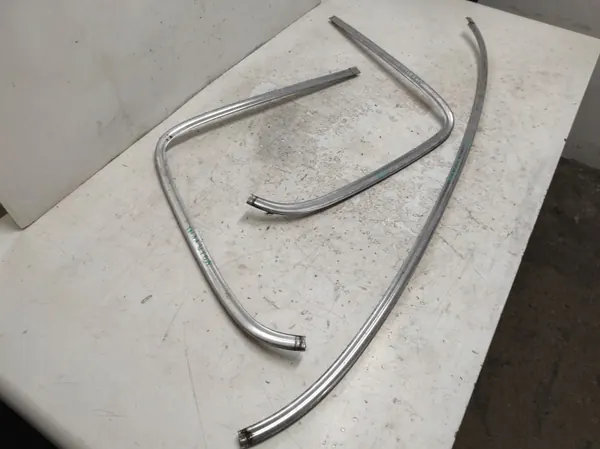 OEM PAW226 Chromlijst Achterruit Mercedes S W126 image 3