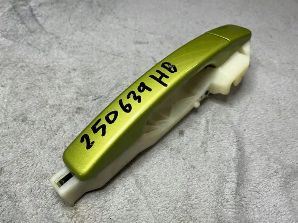 Kia OEM 83665-B2000 Rechter Deurgreep Bevestiging image 2