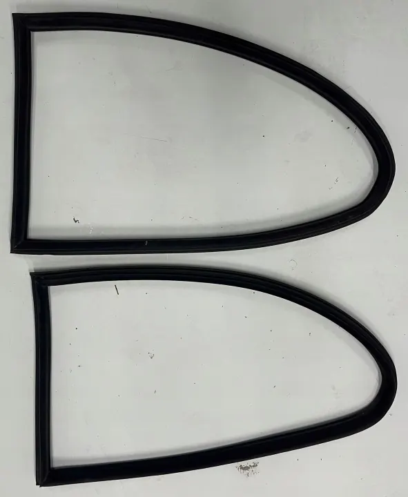 Joint vitre arrière BMW E46 Coupé OEM 8252621 image 2