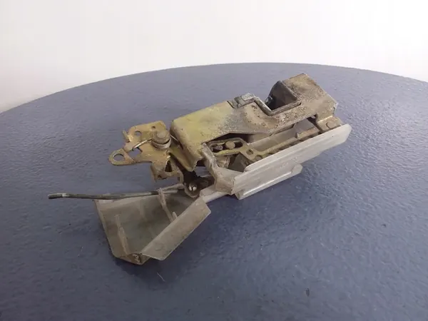 VW Caravelle T4 Främre Höger Lås 701837016D image 3