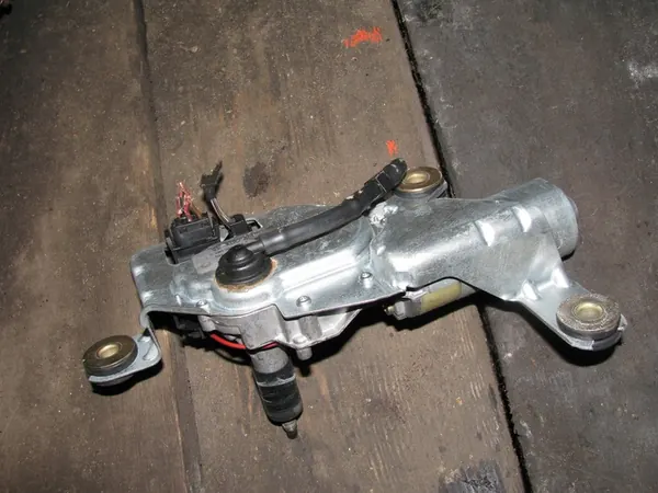 BMW E46 Compact Achterruitenwissermotor 6925096 image 2