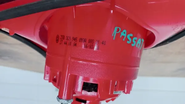 VW PASSAT B6 Luz trasera izquierda del maletero ZSB3C9945093A image 3