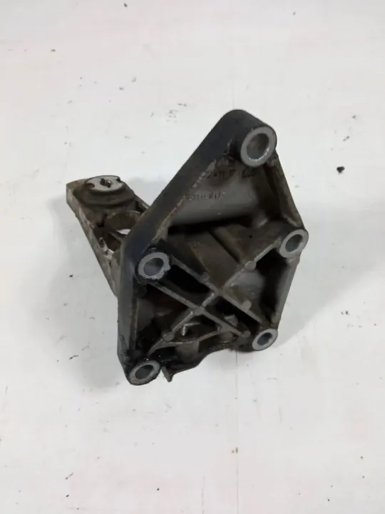 Renault Espace IV 3.0DCI Brackets and Mounts 8200557827 image 2