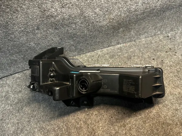 Tesla Model Y Levage LED Halogène Gauche OEM 1624797-00-A image 8