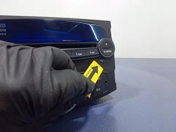 Rádio Chevrolet Spark III M300 OEM 95909153 CD USB image 8