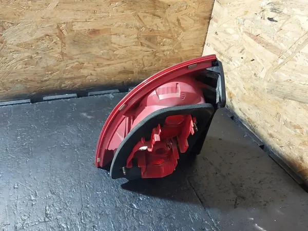 Luz trasera derecha Volkswagen PASSAT B5 Sedan Lift image 6