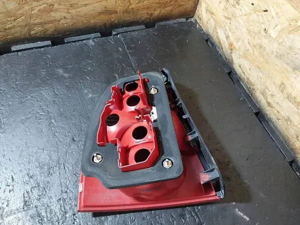 Luz trasera derecha Volkswagen PASSAT B5 Sedan Lift image 8