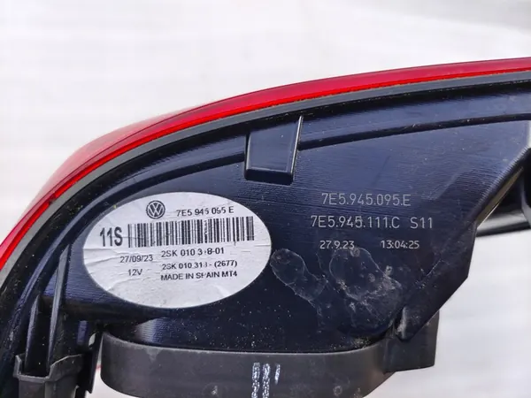 VW T5 Lámpara Trasera Izquierda 7E5945095E image 3