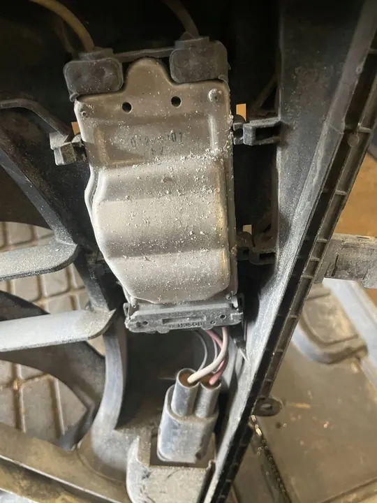 Radiateurventilator Mercedes-Benz C-Class W204 220 2.2 CDI A2045000193 image 4