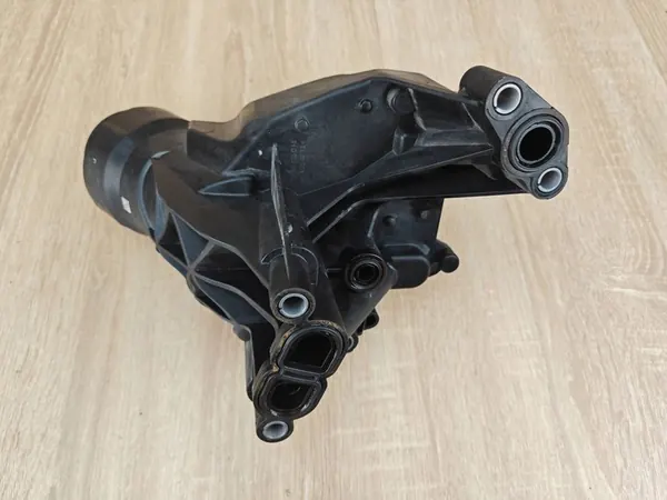 Oljefilterbas Audi A6 C7 2.0 TDI 03N115389J image 2