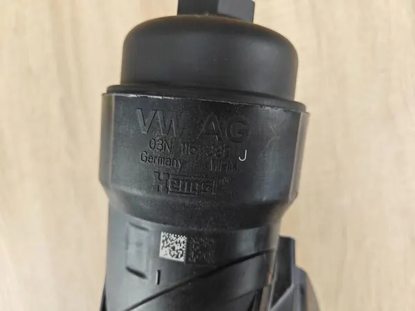 Oljefilterbas Audi A6 C7 2.0 TDI 03N115389J image 3